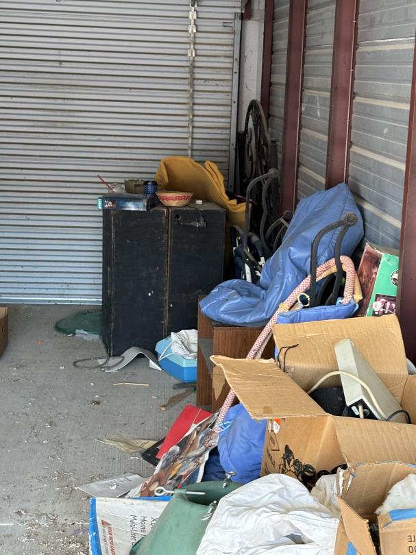 Storage Unit Auction in South Roxana, IL at Advantage SelfStorage